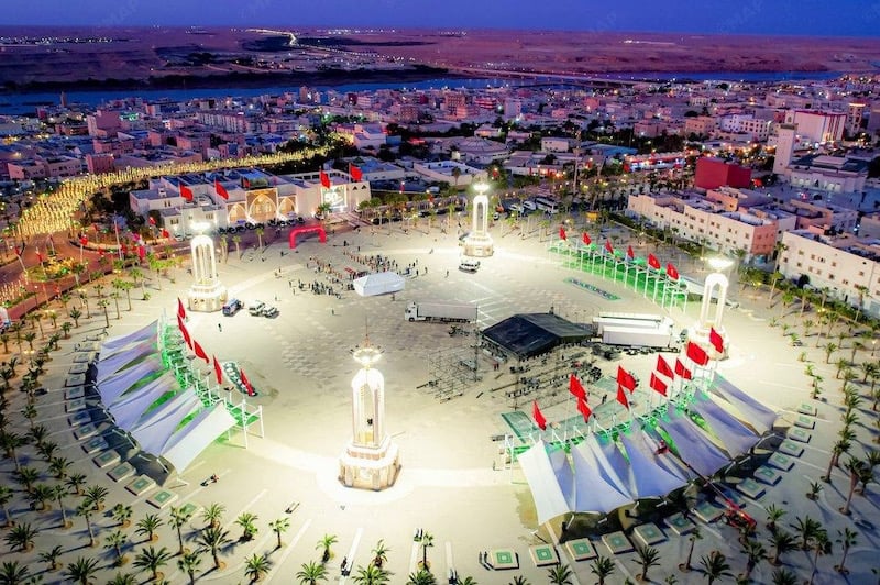 العيون تتألق بزينة ضوئية احتفالاً بالذكرى الخمسين للمسيرة الخضراء